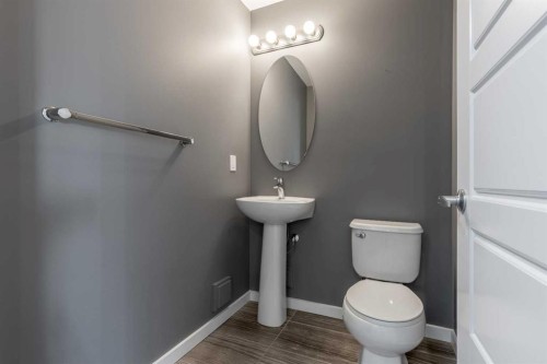 4-1202 Keystone Road West, Lethbridge, AB - Indoor Photo Showing Bathroom