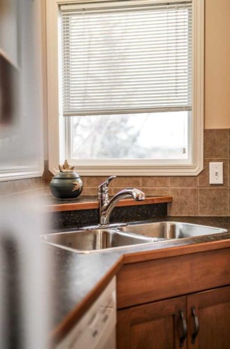 425 Edinburgh Road West, Lethbridge, AB - Indoor Photo Showing Kitchen With Double Sink
