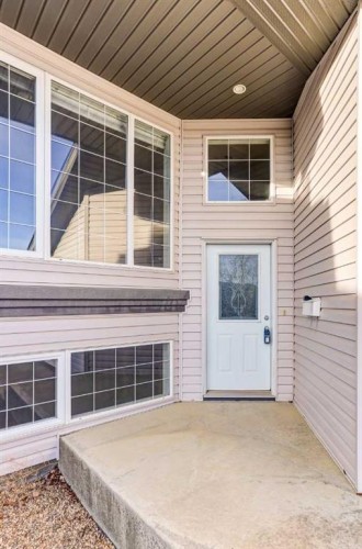 425 Edinburgh Road West, Lethbridge, AB - Outdoor With Exterior