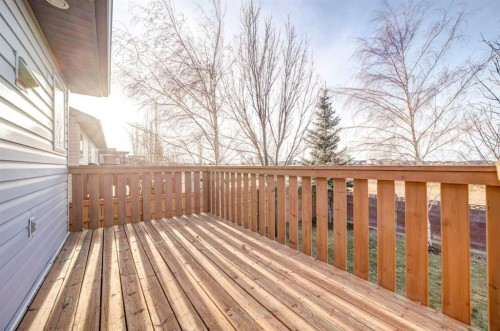 425 Edinburgh Road West, Lethbridge, AB - Outdoor With Deck Patio Veranda