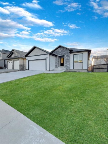 12 Northlander Way West, Lethbridge, AB - Outdoor