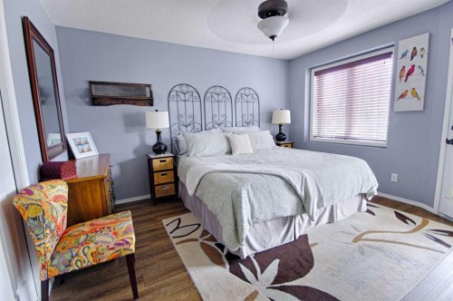43 Chilcotin Way West, Lethbridge, AB - Indoor Photo Showing Bedroom