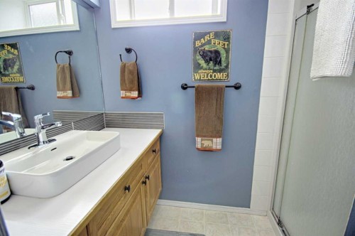 43 Chilcotin Way West, Lethbridge, AB - Indoor Photo Showing Bathroom