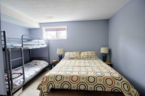 43 Chilcotin Way West, Lethbridge, AB - Indoor Photo Showing Bedroom