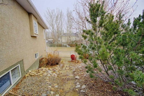 43 Chilcotin Way West, Lethbridge, AB - Outdoor