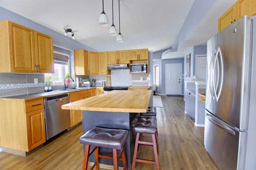 43 Chilcotin Way West, Lethbridge, AB - Indoor Photo Showing Kitchen