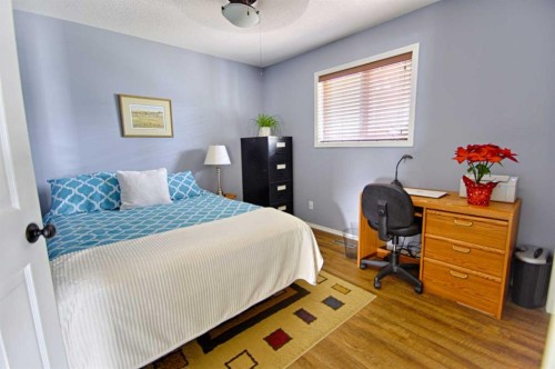 43 Chilcotin Way West, Lethbridge, AB - Indoor Photo Showing Bedroom