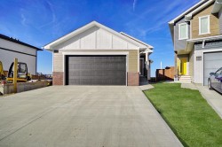 375 Skeena Crescent WEST Lethbridge, AB T1J 5G9