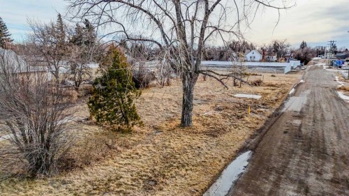 52 E 100 N, Raymond, AB 