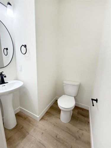 951 41 Avenue North, Lethbridge, AB - Indoor Photo Showing Bathroom