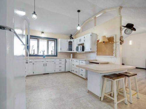 63004A 5 Highway, Welling, AB - Indoor Photo Showing Kitchen