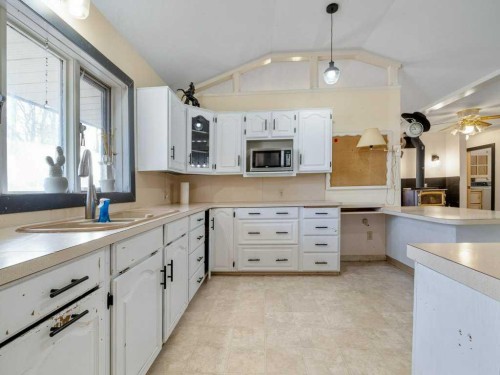 63004A 5 Highway, Welling, AB - Indoor Photo Showing Kitchen
