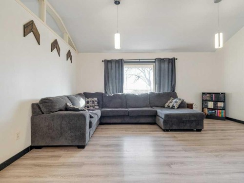 63004A 5 Highway, Welling, AB - Indoor Photo Showing Living Room