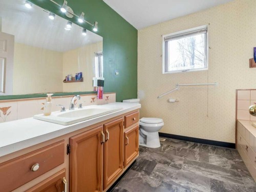 63004A 5 Highway, Welling, AB - Indoor Photo Showing Bathroom