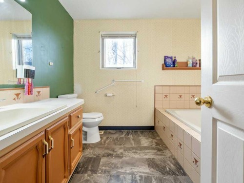 63004A 5 Highway, Welling, AB - Indoor Photo Showing Bathroom