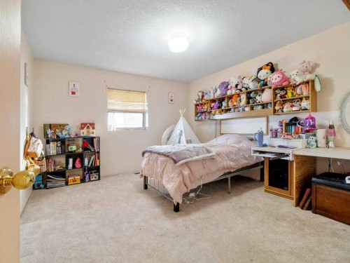 63004A 5 Highway, Welling, AB - Indoor Photo Showing Bedroom