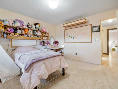 63004A 5 Highway, Welling, AB - Indoor Photo Showing Bedroom