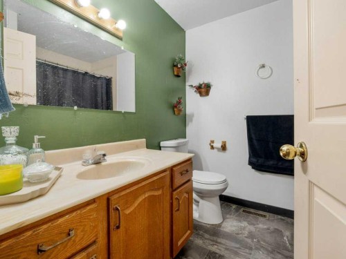 63004A 5 Highway, Welling, AB - Indoor Photo Showing Bathroom