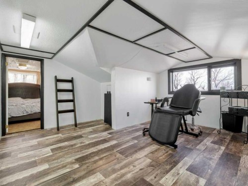 63004A 5 Highway, Welling, AB - Indoor