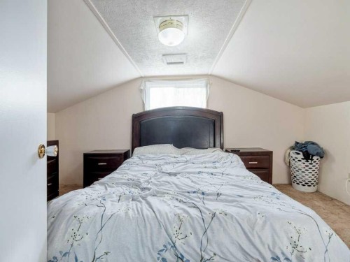 63004A 5 Highway, Welling, AB - Indoor Photo Showing Bedroom