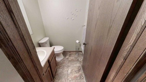 42 Ridgewood Boulevard West, Lethbridge, AB - Indoor Photo Showing Bathroom