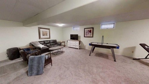 42 Ridgewood Boulevard West, Lethbridge, AB - Indoor Photo Showing Other Room