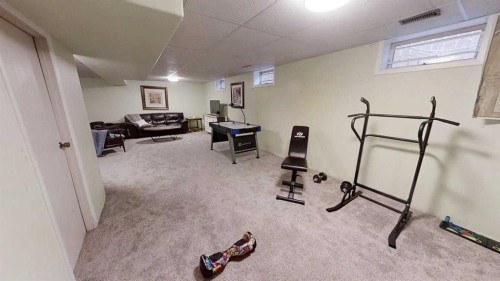 42 Ridgewood Boulevard West, Lethbridge, AB - Indoor Photo Showing Other Room