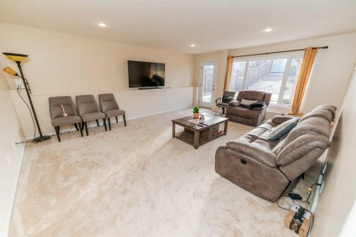 54 Kodiak Crescent North, Lethbridge, AB - Indoor Photo Showing Living Room