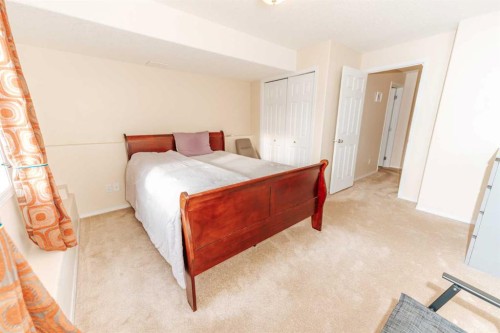 54 Kodiak Crescent North, Lethbridge, AB - Indoor Photo Showing Bedroom