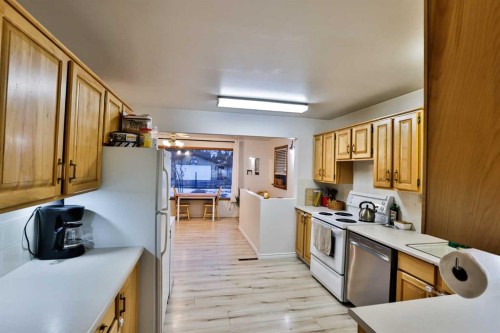 217 3 Street South, Vulcan, AB - Indoor Photo Showing Kitchen