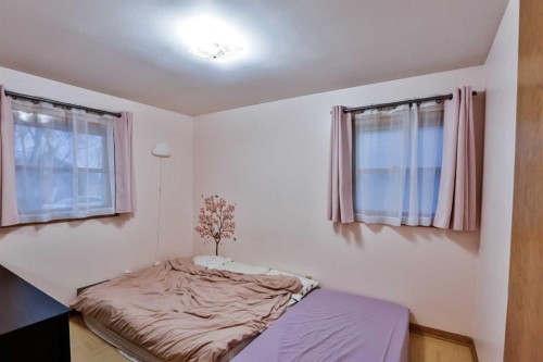 217 3 Street South, Vulcan, AB - Indoor Photo Showing Bedroom