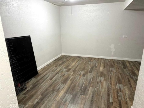 40 Cayuga Crescent West, Lethbridge, AB - Indoor Photo Showing Other Room