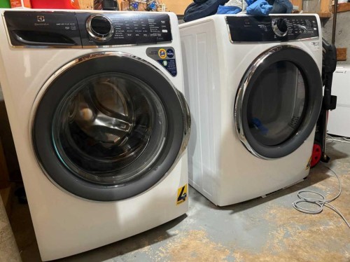 40 Cayuga Crescent West, Lethbridge, AB - Indoor Photo Showing Laundry Room