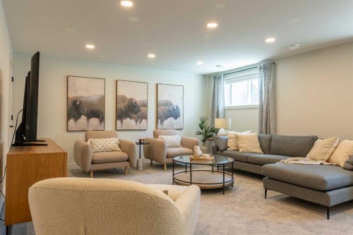 680 Devonia Road West, Lethbridge, AB - Indoor Photo Showing Living Room