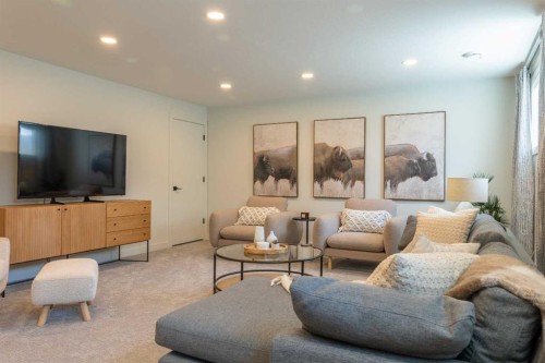 680 Devonia Road West, Lethbridge, AB - Indoor Photo Showing Living Room