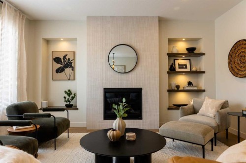 680 Devonia Road West, Lethbridge, AB - Indoor Photo Showing Living Room