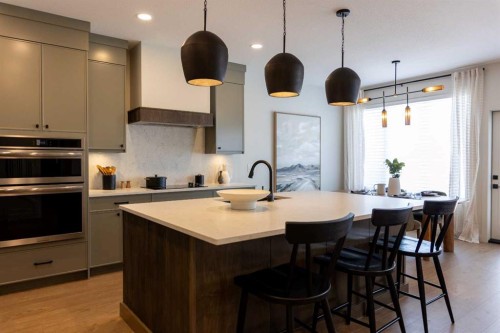 680 Devonia Road West, Lethbridge, AB - Indoor Photo Showing Kitchen With Upgraded Kitchen