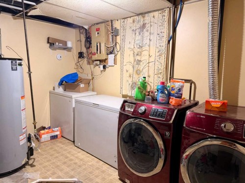 5214 38 Avenue, Taber, AB - Indoor Photo Showing Laundry Room