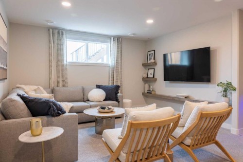 552 Riverhills Way West, Lethbridge, AB - Indoor Photo Showing Living Room