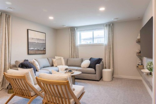 552 Riverhills Way West, Lethbridge, AB - Indoor Photo Showing Living Room