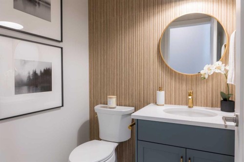 552 Riverhills Way West, Lethbridge, AB - Indoor Photo Showing Bathroom