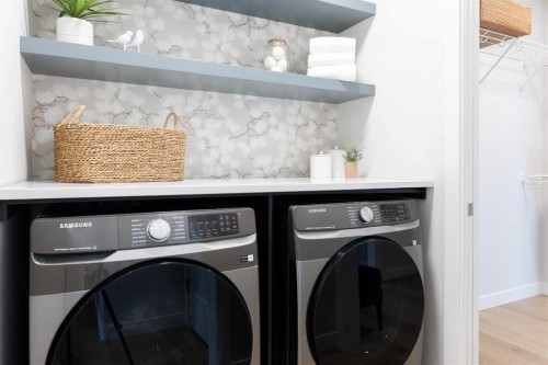 552 Riverhills Way West, Lethbridge, AB - Indoor Photo Showing Laundry Room