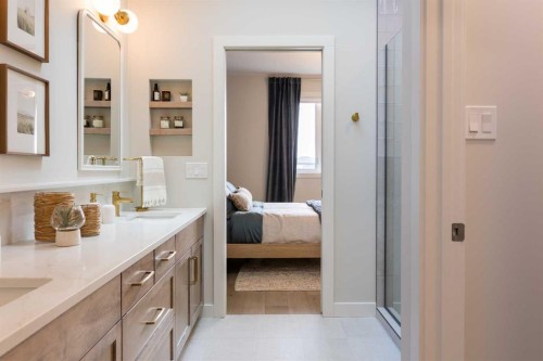 552 Riverhills Way West, Lethbridge, AB - Indoor Photo Showing Bathroom