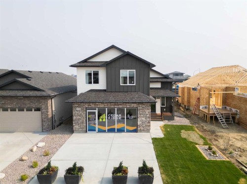 552 Riverhills Way West, Lethbridge, AB - Outdoor