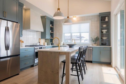 552 Riverhills Way West, Lethbridge, AB - Indoor Photo Showing Kitchen With Upgraded Kitchen