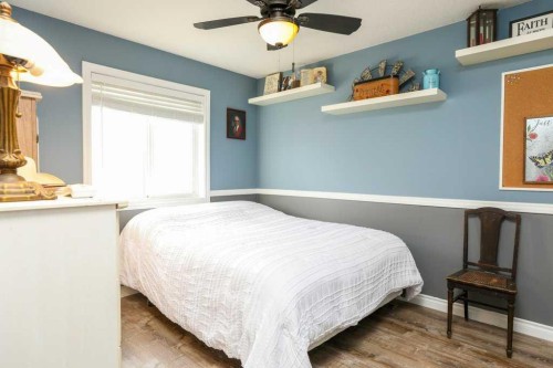 562 27 Street, Fort Macleod, AB - Indoor Photo Showing Bedroom