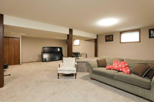 562 27 Street, Fort Macleod, AB - Indoor Photo Showing Basement