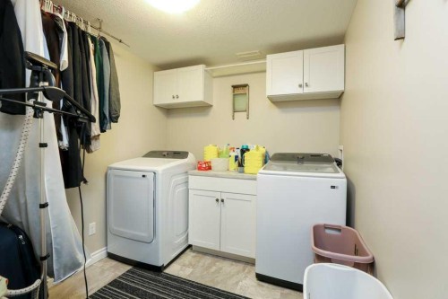 562 27 Street, Fort Macleod, AB - Indoor Photo Showing Laundry Room
