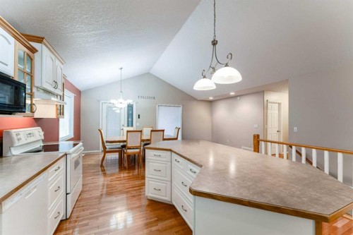 80 S 50 W, Raymond, AB - Indoor Photo Showing Kitchen