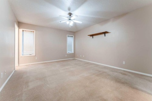 80 S 50 W, Raymond, AB - Indoor Photo Showing Other Room